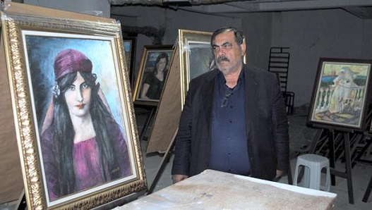 Kahramanmaral ressam Memik Kibarkaya, Ankara'da ikamet ettii evinin bodrumunu adeta bir sanat galerisine evirdi.