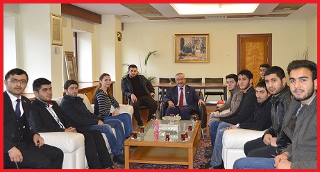 Kahramanmara St mam niversitesi rencisi olan bir grup Azerbaycanl renci, niversite Rektr Prof. Dr. Durmu Deveciyi makamnda ziyaret ederek hem tantlar hem de sorunlarn dile getirdiler.