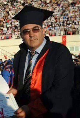 Kahramanmara St mam niversitesinde tekniker olarak alan Fatih Mehmet Di isimli vatanda, evinin nnde urad silahl saldr sonucu hayatn kaybetti.