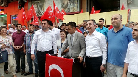 PKKnn kurucularndan Mahzun Korkmazn heykelinin Diyarbakra dikilmesi kamuoyunda tepkilere yol aarken, bir tepki eylemi de Kahramanmara lk Ocaklar'ndan geldi.